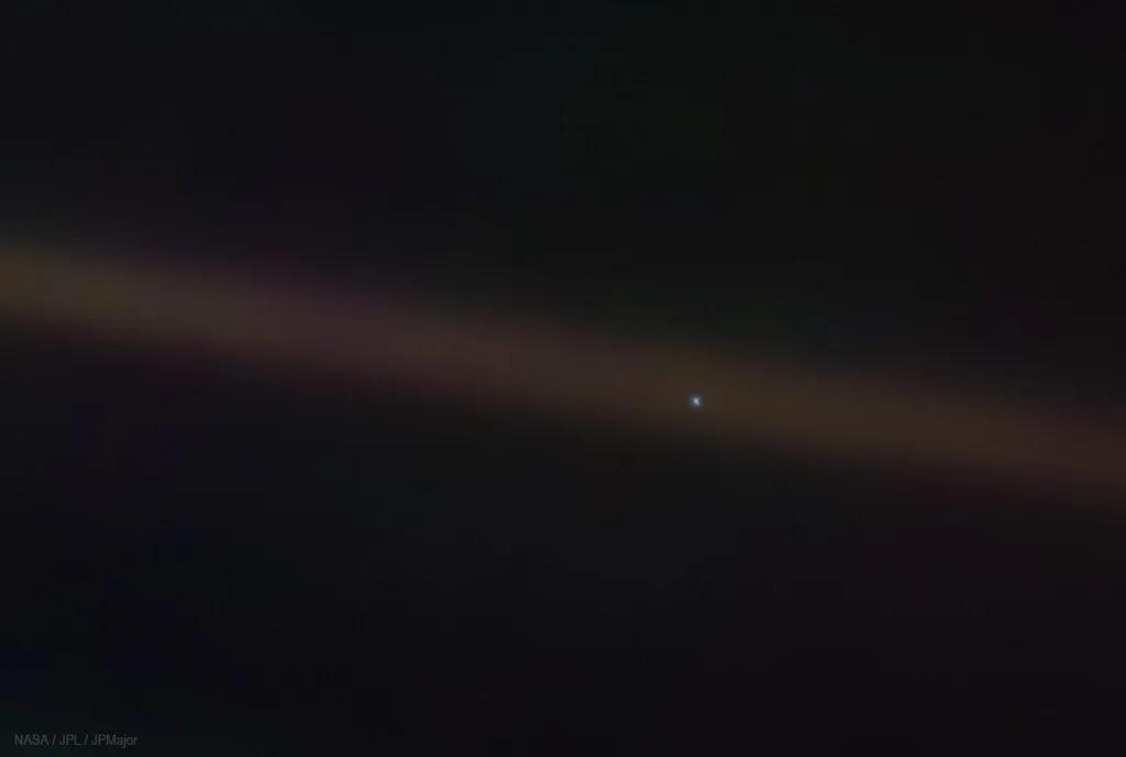 earth as seen from voyger 1 as a pale blue dot