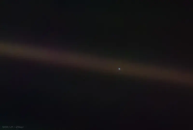 earth as seen from voyger 1 as a pale blue dot