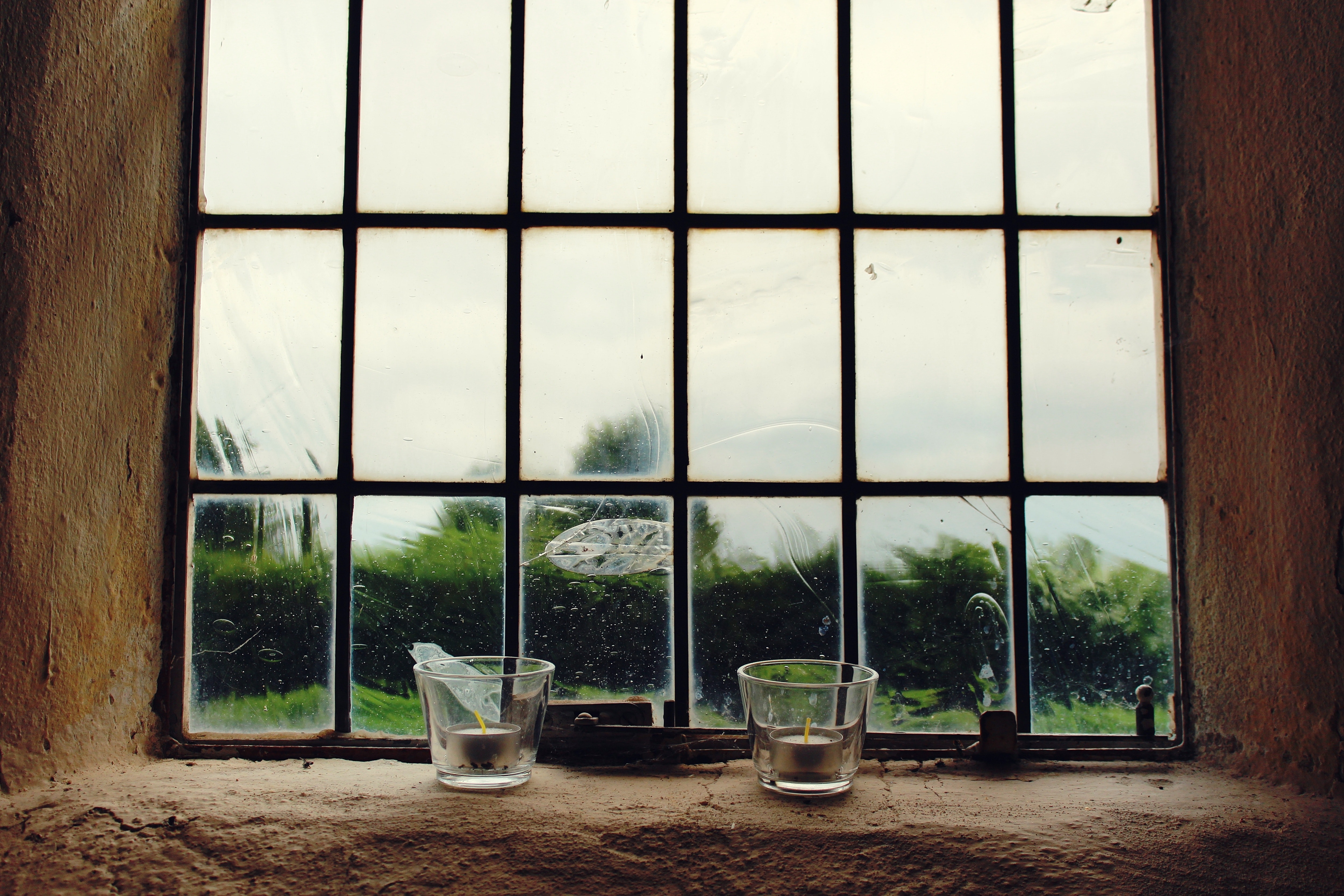 A view of window, quiet reflection.